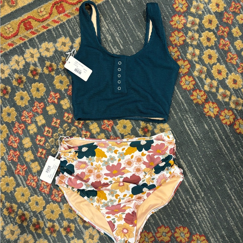 Livy&Kate Emerald Surfer Crop and Mid Rise Ruched Bottoms in Kailani Floral - S